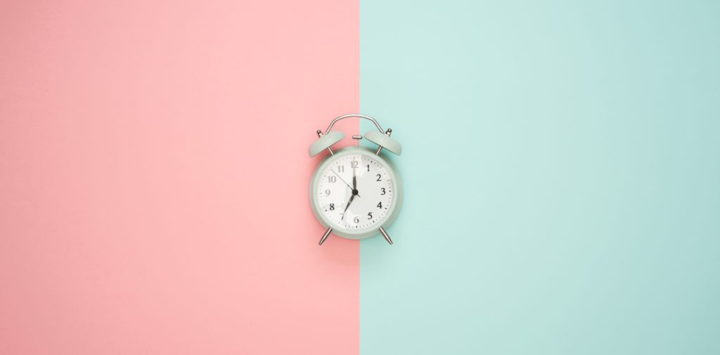 alarm clock pink blue time