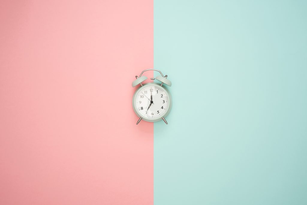 alarm clock pink blue